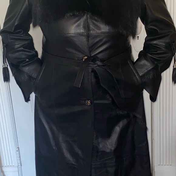 Black Leather gorgeous woman’s coat with amazing details and style NWT - Picture 13 of 17